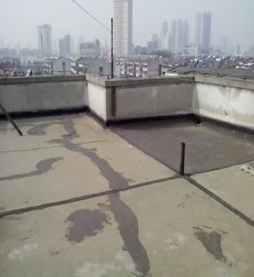 藤县漏水维修 楼顶漏水是什么原因，楼顶漏水维修方法是什么?